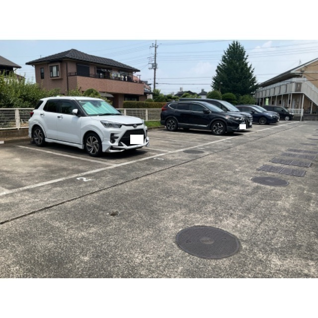 ヴィラ中川の駐車場