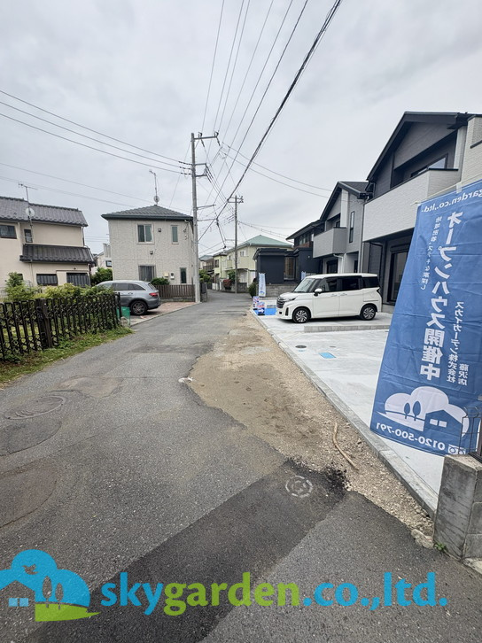 茅ヶ崎市東海岸北6期　新築戸建　全3棟2号棟の前面道路含む現地写真