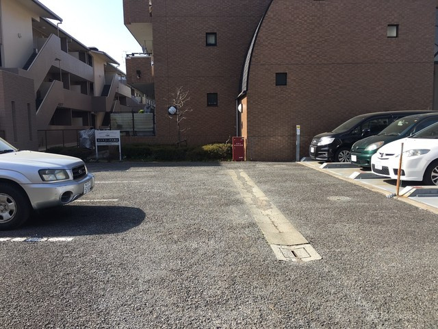 カツミコーポ大倉山の駐車場