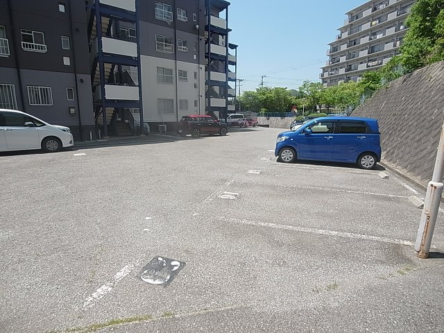 ユメノサニーハイツの駐車場|敷地内駐車場