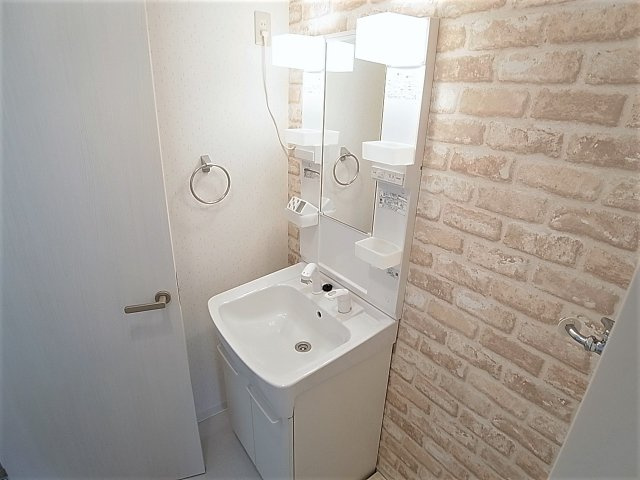 ユメノサニーハイツの洗面所|シャワー付きの独立洗面台