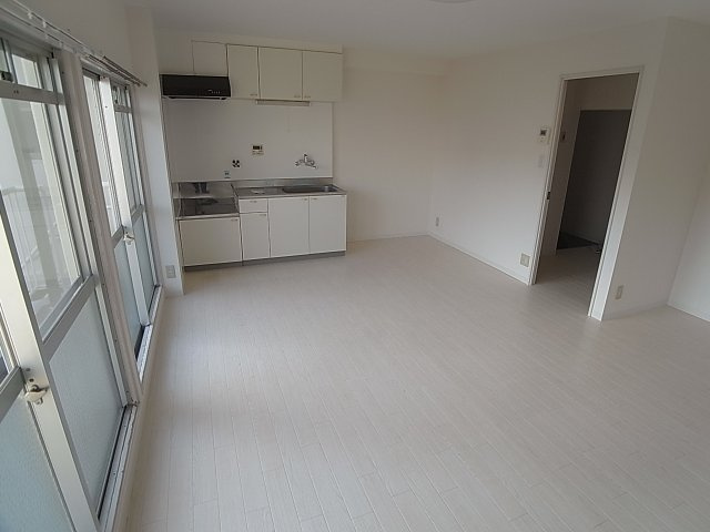 ユメノサニーハイツの居間・リビング|リビング広々、かなりゆったり使えます