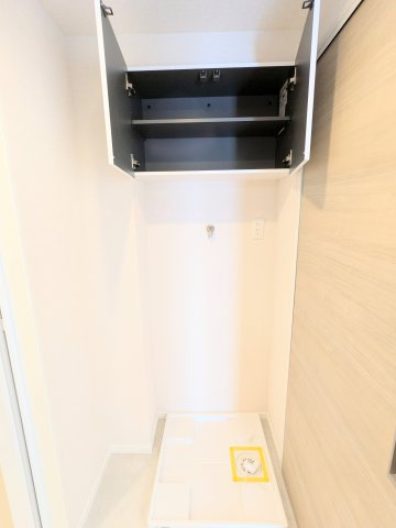カーサ浅草桜橋のランドリースペース|～収納付き ランドリースペース写真～