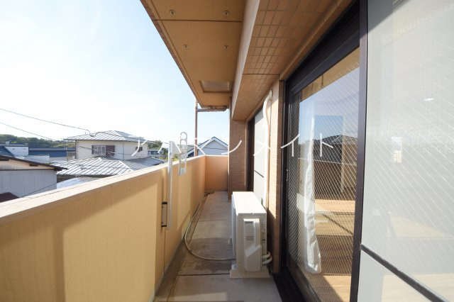 【バルコニー】 | グランドエンブレム横浜～仲介手数料無料～ | お洗濯にも便利なバルコニー付き