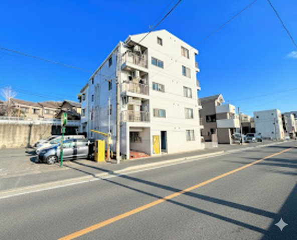 レイエクセレントリバーサイド磯子の外観|◆管理体制良好なマンションです。清潔感のあるエントランスに開放感のある住環境。