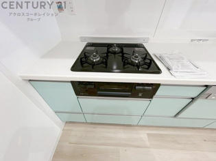 多数の調理器具を同時に使用でき、料理の効率化が可能。省エネで節約になり、様々な料理スタイルに適応できます。また、火力調整が独立しており、手入れや掃除もしやすく、今よりもっとお料理が楽しくなるかも。
