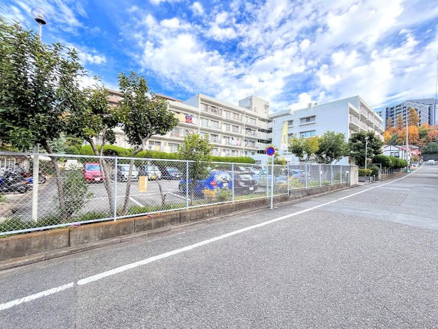 戸塚サニーフラットの外観|◆土・日・祝日は、当社スタッフによる現地案内会を実施しております。もちろん平日のご案内も可能です。お気軽にご相談ください！！
