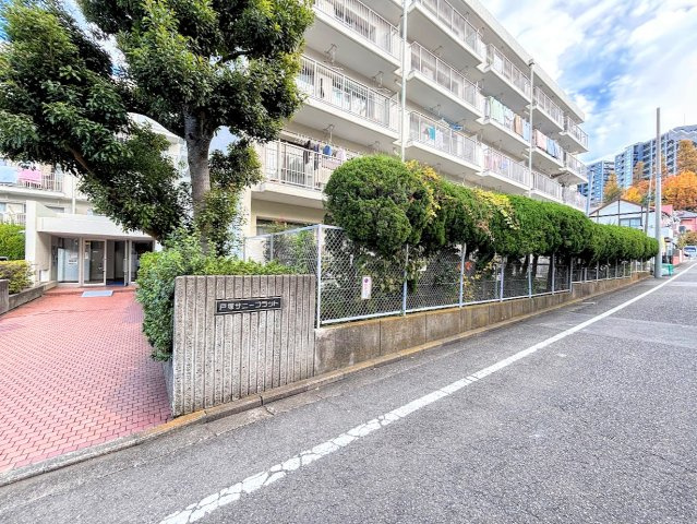 戸塚サニーフラットの外観|◆住宅ローンのご相談や周辺環境のご案内も含め、ローンに詳しい、地元に詳しいスタッフがお出迎えさせていただきます。お気軽にご相談ください。
