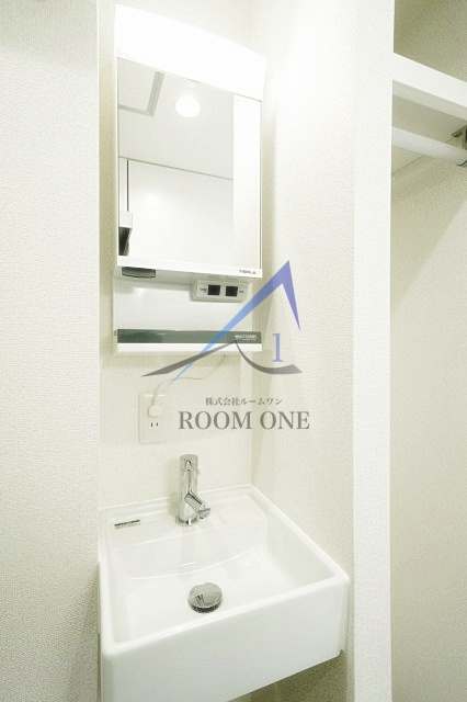 グランクォール武蔵小杉の洗面所|独立洗面台です。