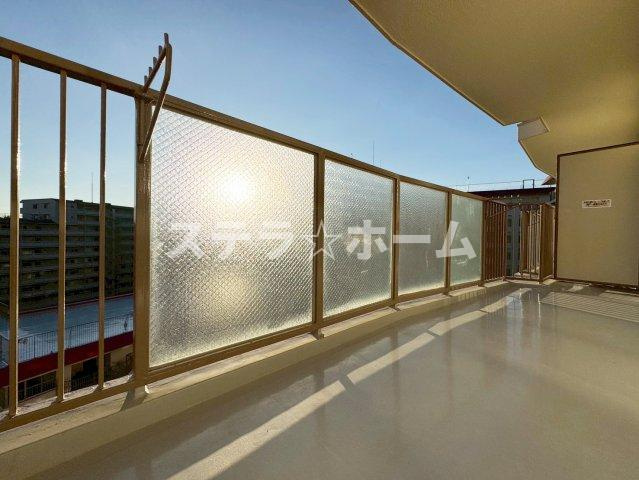 クローバーハイツ森小路二号棟のバルコニー|広々としたバルコニーです