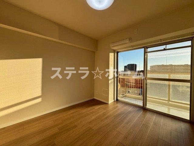 クローバーハイツ森小路二号棟の洋室|広々とした洋室です