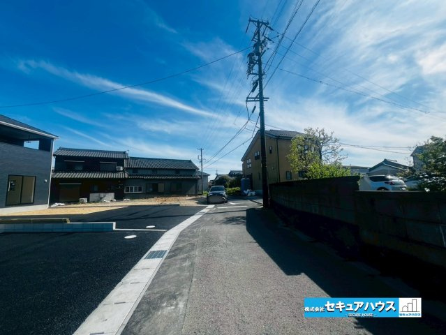 【同施工物件ご案内可能】豊明市沓掛町　全4棟の前面道路含む現地写真|事前予約にて現地ご見学いただけます！お気軽にお問い合わせください♪
■株式会社　セキュアハウス■
住宅ローンに強く、知識、経験豊富なスタッフ在籍
お客様に寄り添い、ご成約後もサポート致します。