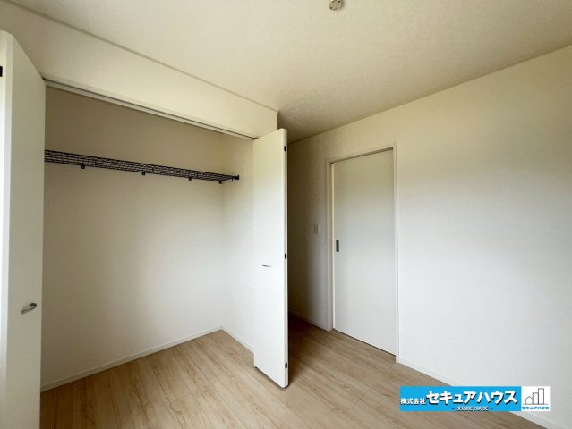 【今からご案内可能】豊明市沓掛町　全4棟のその他|【多目的スペース】
◆リビングに続く3.7帖の多目的スペースがございます。クローゼット付きで1階の洋室としてや荷物を置く納戸としても利用でき、自由にお部屋の用途を決められるため魅力的です。　　　　　　