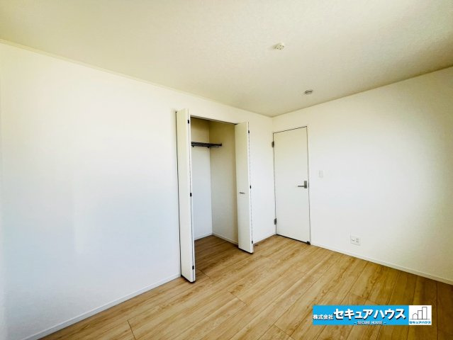 【今からご案内可能】豊明市沓掛町　全4棟の洋室|【洋室6帖】
◆お子様のお部屋や主寝室、来客時の宿泊室、趣味のお部屋としてもご利用いただけます♪
◆全居室収納付きのため、各居室ごとにお洋服や荷物を収納できます。　　　　　　　　　　　　　　　　　　　
