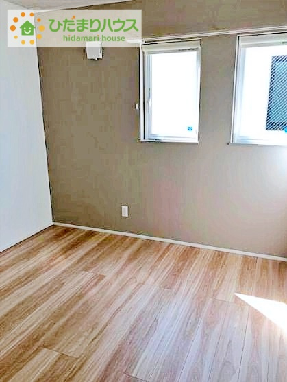 郡山市昭和1丁目　中古戸建の寝室|広めの主寝室は、ベッドの他にもパソコンデスクやドレッサーなども置けちゃいます(*^-^*)