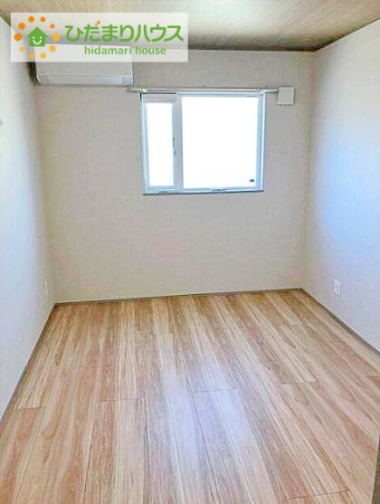 郡山市昭和1丁目　中古戸建の寝室|天井の高い主寝室。ゆっくりと過ごせる大人のくつろぎ空間！