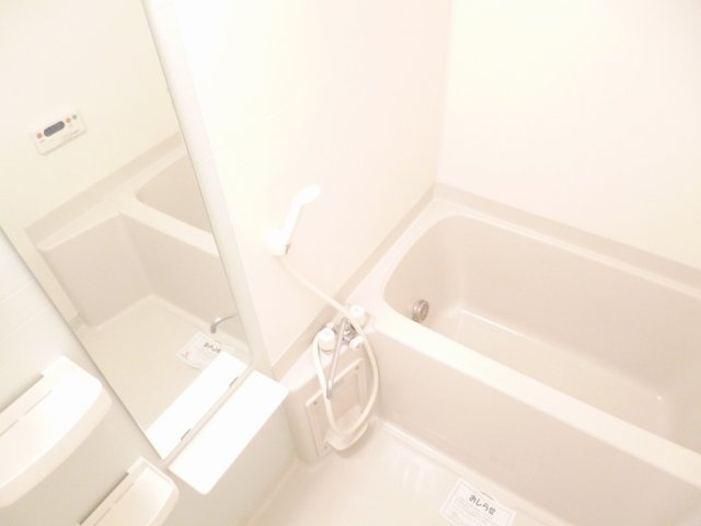 ジェルメ　グラ－スⅡの浴室