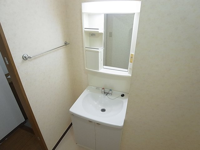 コート宮北の洗面所|独立した洗面台