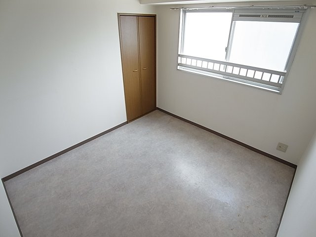 コート宮北の内装|採光もあり綺麗な洋室