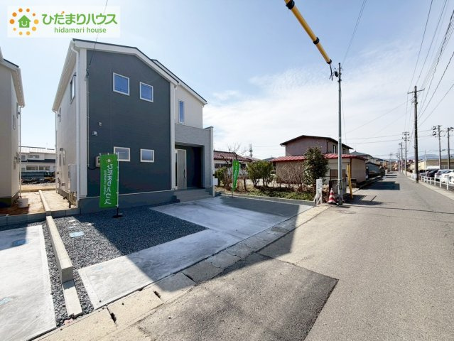 大槻前畑　新築戸建　1号棟の前面道路含む現地写真|車通りも少ないので運転が苦手な方でも安心して駐車できます