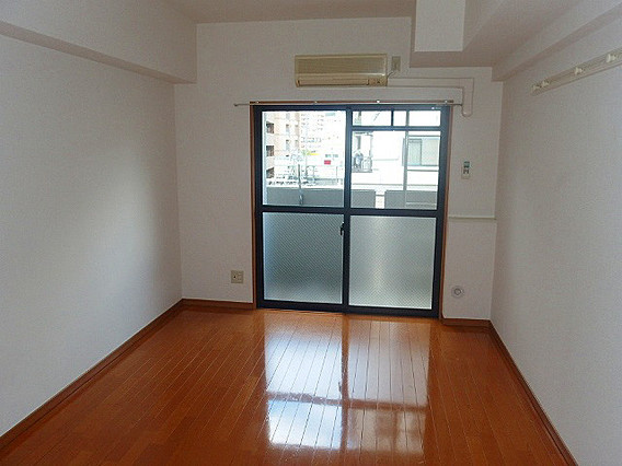 ディナスティ神戸元町通の洋室