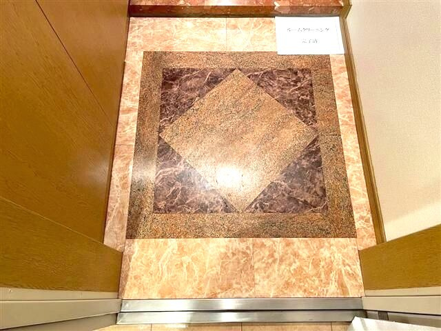 アークステージ関内の玄関