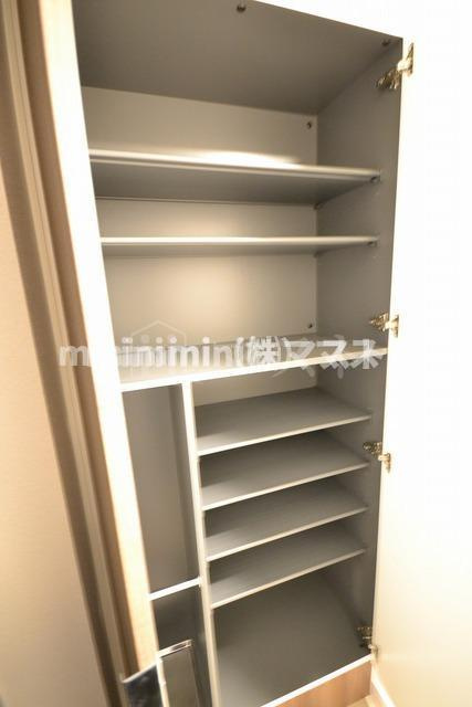 大阪市浪速区日本橋東２丁目の賃貸マンションの収納