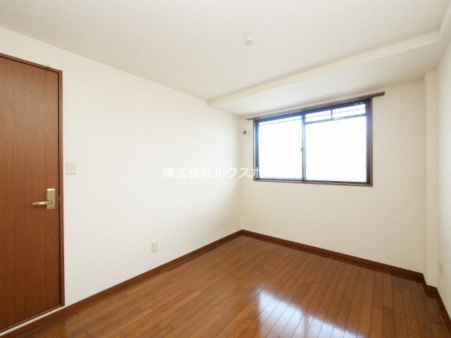 アメニティ駅前の寝室|ゆとりの広さです