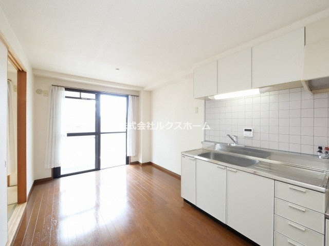 アメニティ駅前の居間・リビング|ゆったり過ごせるリビングです