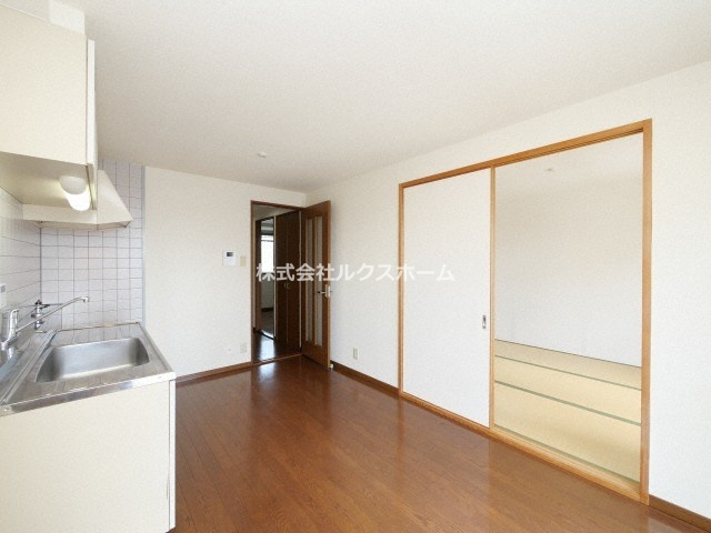 アメニティ駅前の居間・リビング|ゆったりとしたリビングです