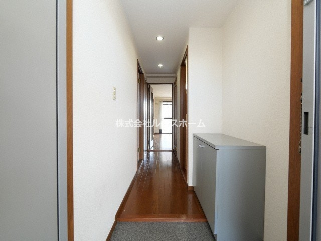 アメニティ駅前の玄関|収納もある玄関です