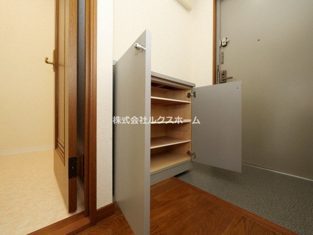 アメニティ駅前の収納|便利な収納スペースです