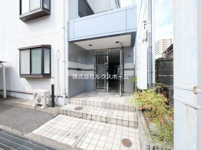 アメニティ駅前のエントランス|ゆとりのあるエントランスです