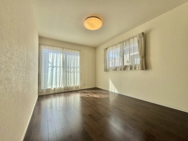 【オール電化】守谷市松前台ソーラーパネル付き中古戸建の洋室