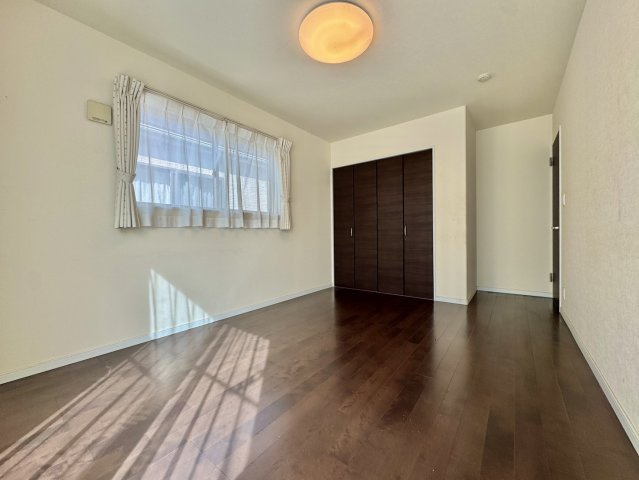 【オール電化】守谷市松前台ソーラーパネル付き中古戸建の洋室