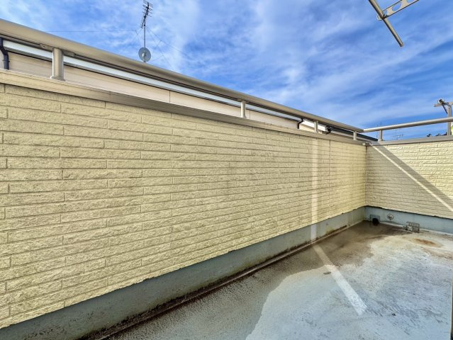 【オール電化】守谷市松前台ソーラーパネル付き中古戸建のバルコニー