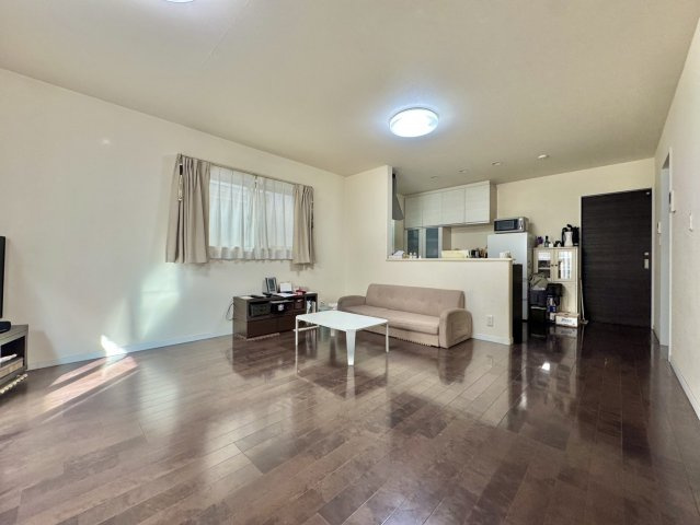 【オール電化】守谷市松前台ソーラーパネル付き中古戸建の居間・リビング