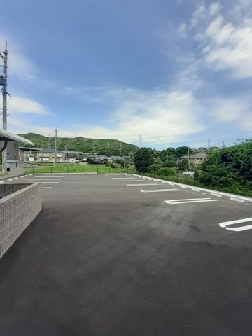 ラーゴム　Ａの駐車場