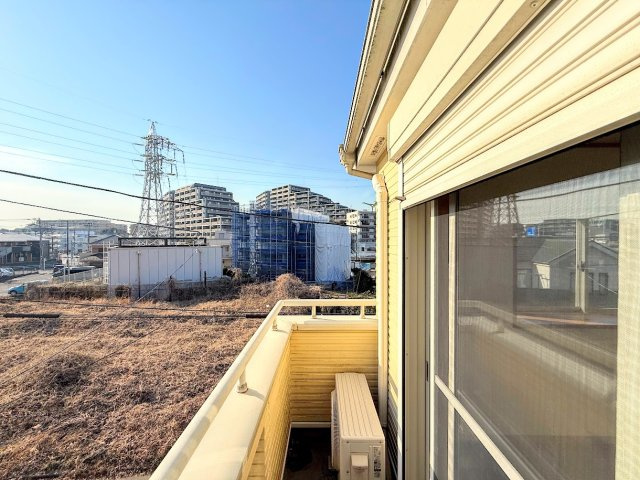 戸塚区舞岡町　中古戸建て　第1のバルコニー|［施工前］◆日当たり良好なバルコニー！毎日のお洗濯にも嬉しいですね！
