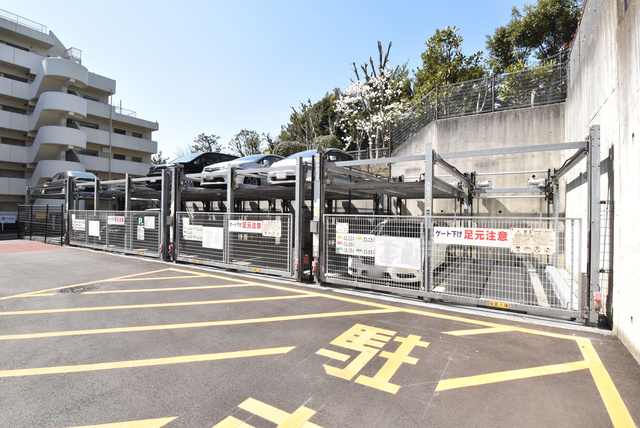 【駐車場】