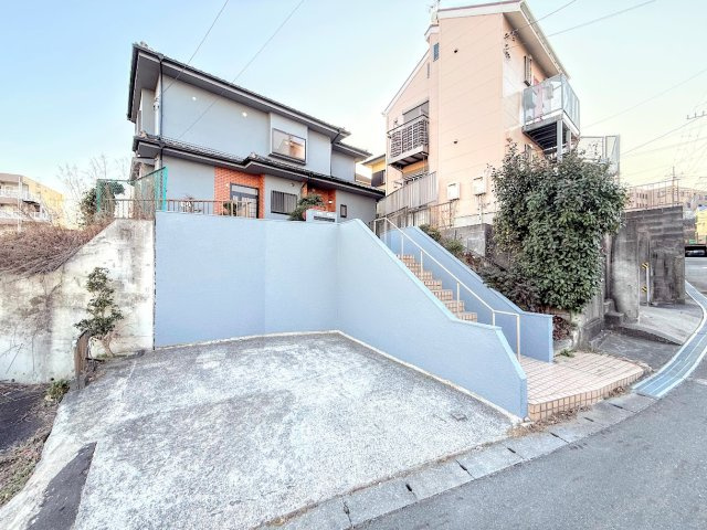 港南区日野7丁目　中古戸建ての外観|◆リフォーム済みでのお引渡しなので、即ご入居可能です。家具の配置や色など決めやすくスムーズにお引越しできます。
