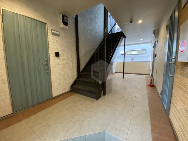 東大阪市長栄寺のハイツのロビー