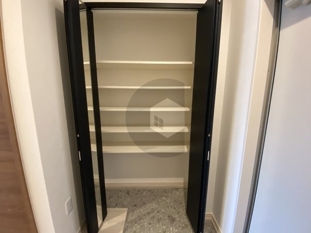 東大阪市長栄寺のハイツの洋室