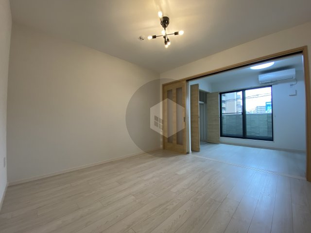 東大阪市長栄寺のハイツの居間・リビング