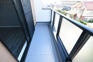 【同社施工例】温水洗浄便座付トイレは温水洗浄機能により、暖かい水でおしりを洗浄することができ、冷たい水を使う従来の便座に比べ、温水洗浄機能で暖かいトイレを提供し、快適な使用を可能にします。