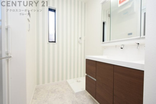 【同社施工例】食器洗浄乾燥機は手洗いに比べて時間や労力を節約できます。また、高温のお湯で洗浄されるため、雑菌や細菌を殺菌する効果もあります。