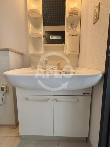 セレブコート朝潮橋の洗面所|セレブコート朝潮橋　独立洗面台