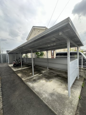 ハートフルマンション上野の駐車場