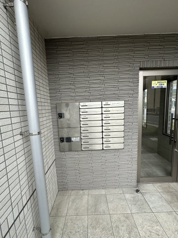 ハートフルマンション上野のエントランス