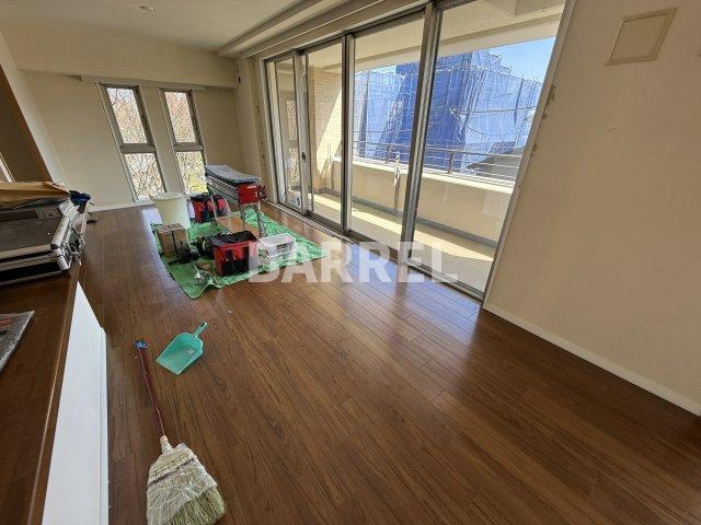 パークホームズ千里佐竹台の居間・リビング